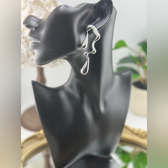 Modern Abstract Silver Drop Earrings – Statement Sculptural Design - Picture 10 of 10